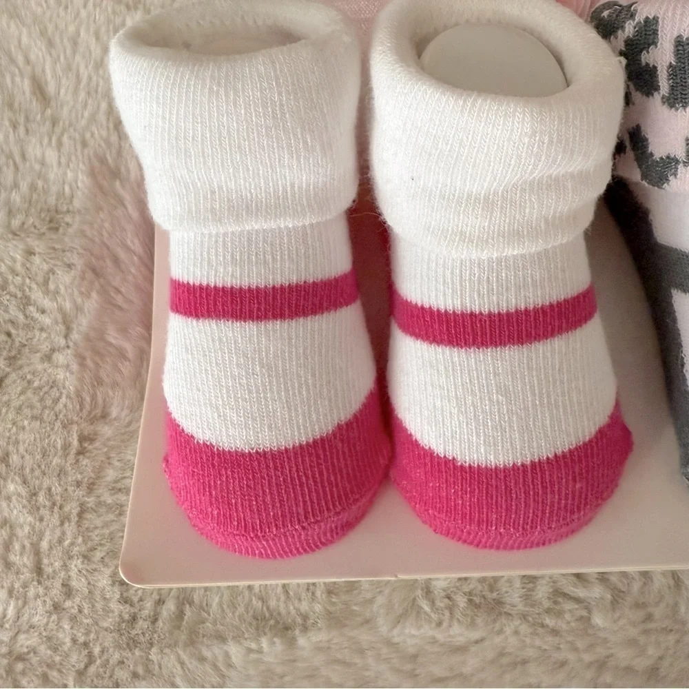 NWT Hudson Baby infant 4 pc. Headband and sock set size small 0-9 months